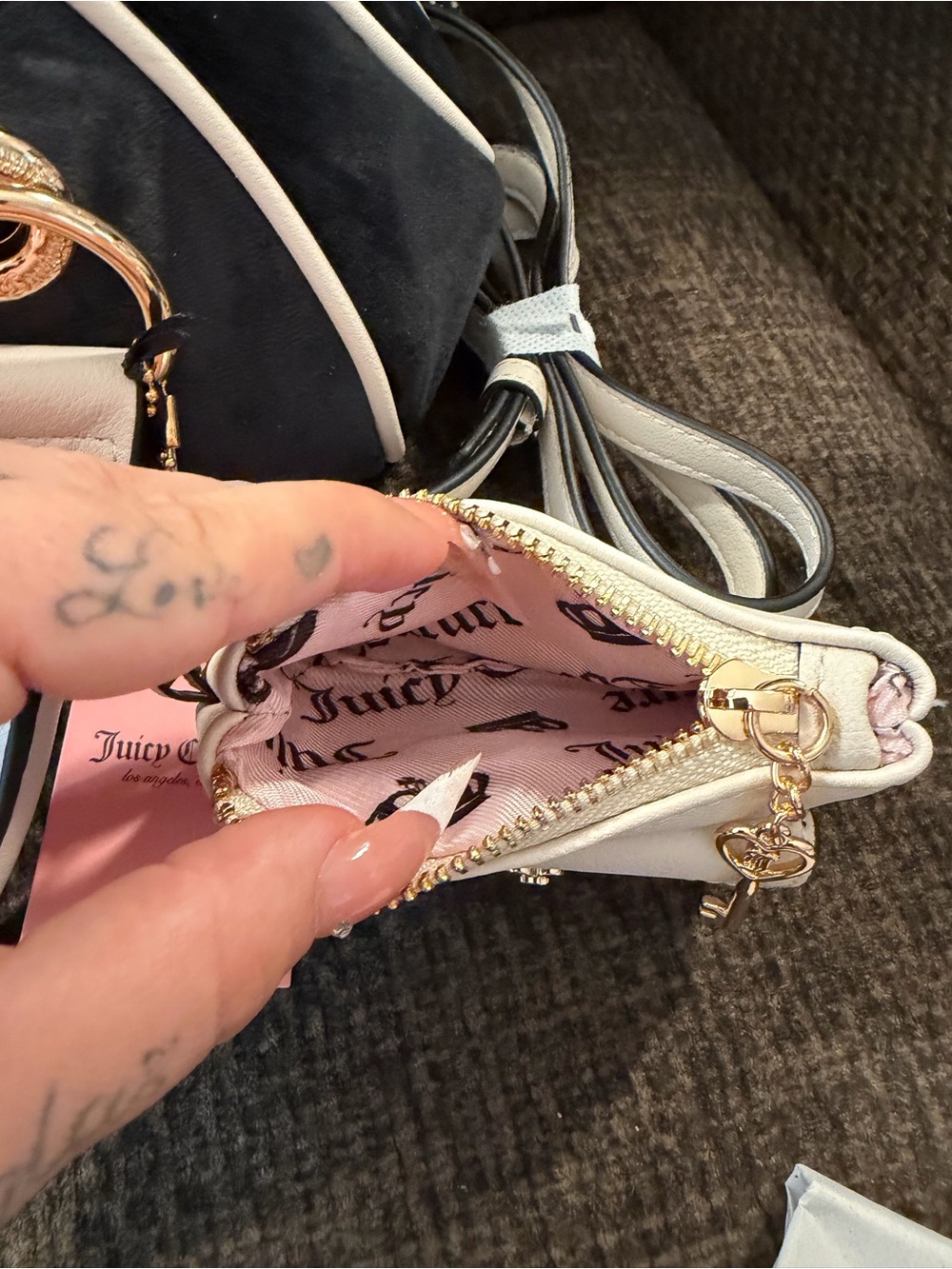 Juicy Couture  EXCLUSIVE-RARE Logo Hardware Detachable Strap /Crossbody 🆕 - Picture 14 of 14